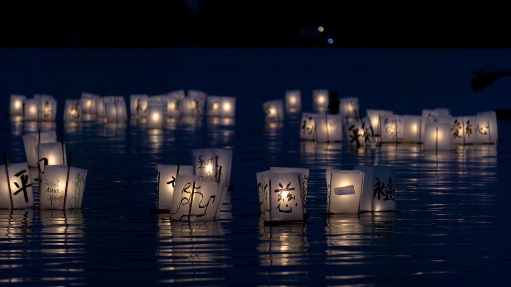 Lantern Ceremony Floating lantern ceremony for the victims… Flickr