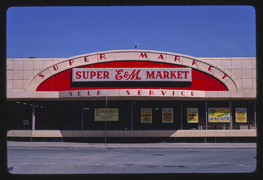 E & M Super Market, Salem Avenue, Roanoke, Virginia (LOC) a photo on