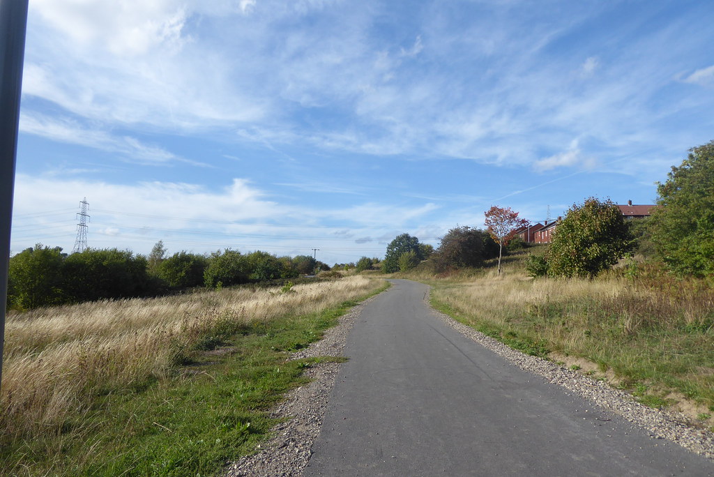 Old railway trackbed, Athersley South. (Former Barnsley (S… Flickr