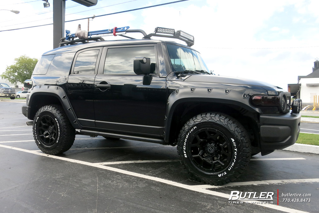 Toyota FJ Cruiser with 18in Black Rhino Overland Wheels and BFGoodrich