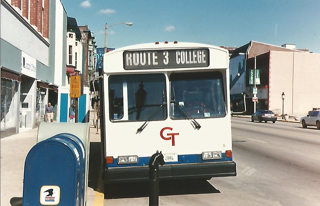 Galesburg Transit A Galesburg Transit bus is seen in Downt… Flickr