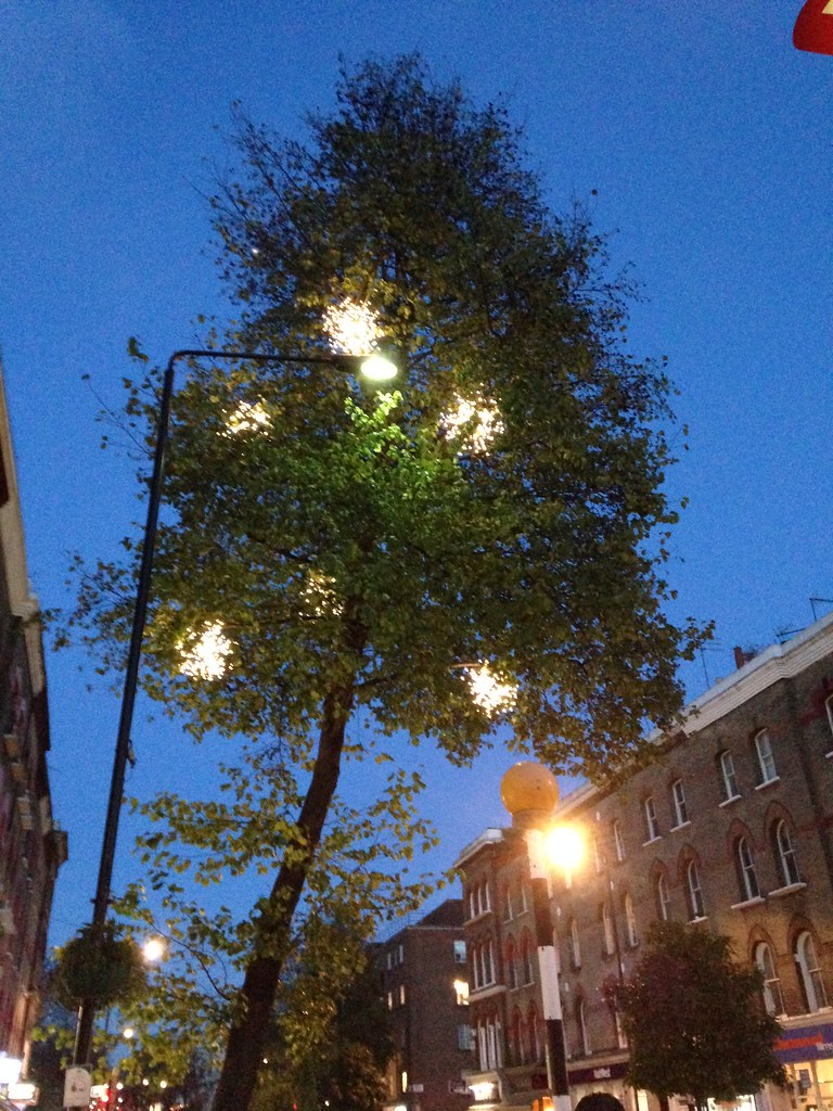 Maida Vale Christmas lights switch on The Christmas lights… Flickr