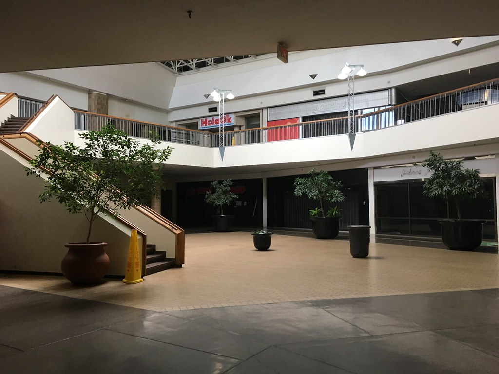 Dead Mall Crossroads, OKC Daniel Jeffries Flickr