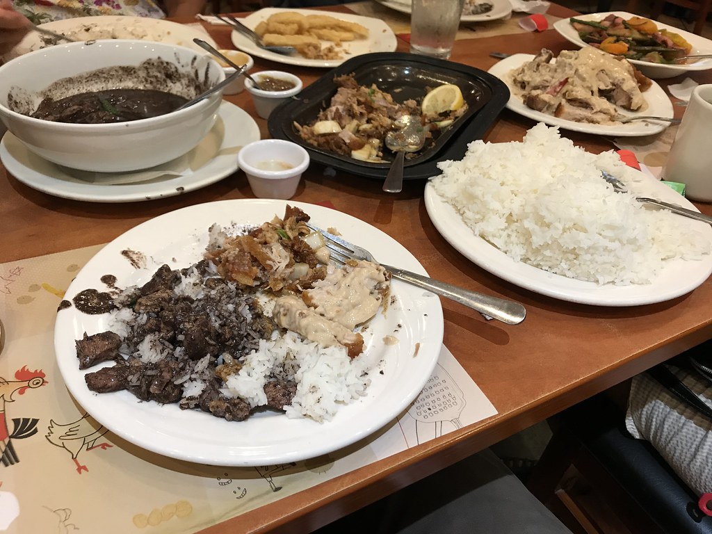 Filipino food, waipahu Hawaii , 2018 Rick OaniaElam Flickr