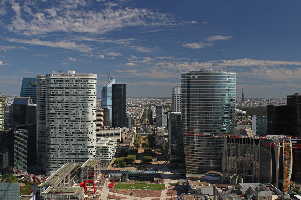 La Défense À gauche on the left Secteur Esplanade Nord,… Flickr