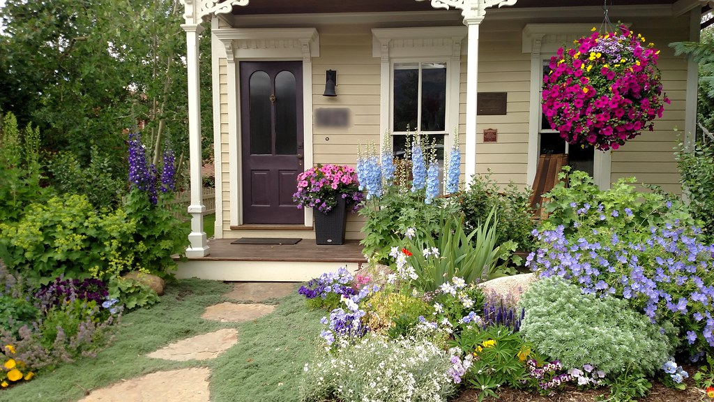 Flowers in Colorado flower gardens 1 M *photographing