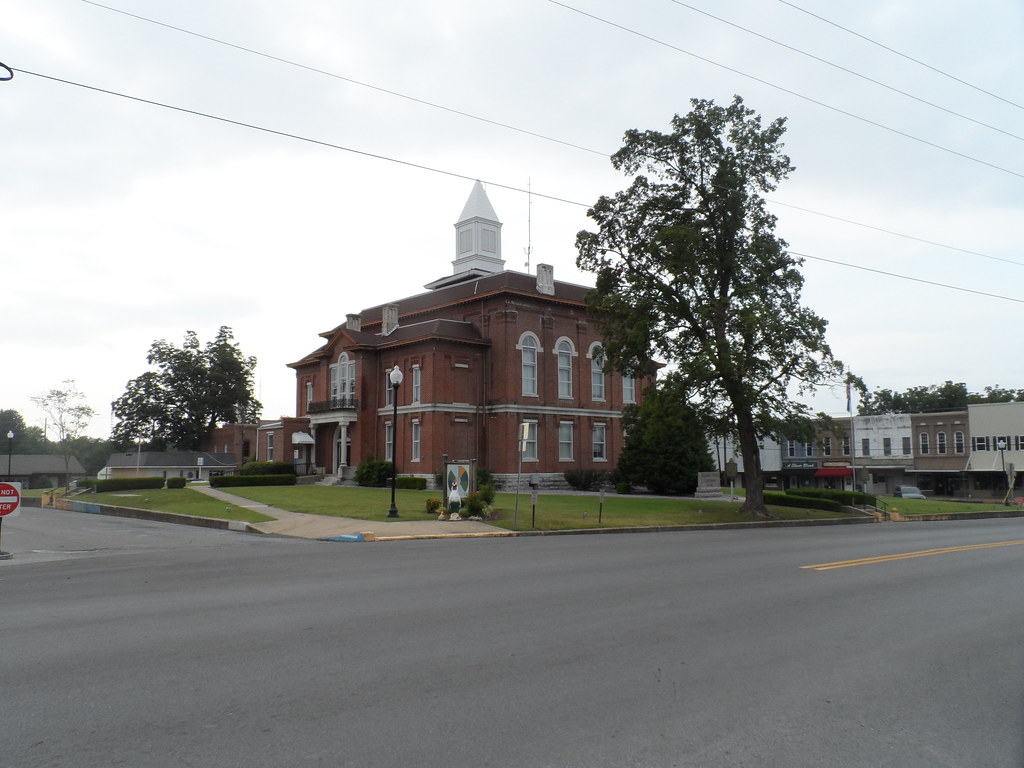 Hickman County Courthouse, August 7,2017 Clinton KY. Steve "Rusty