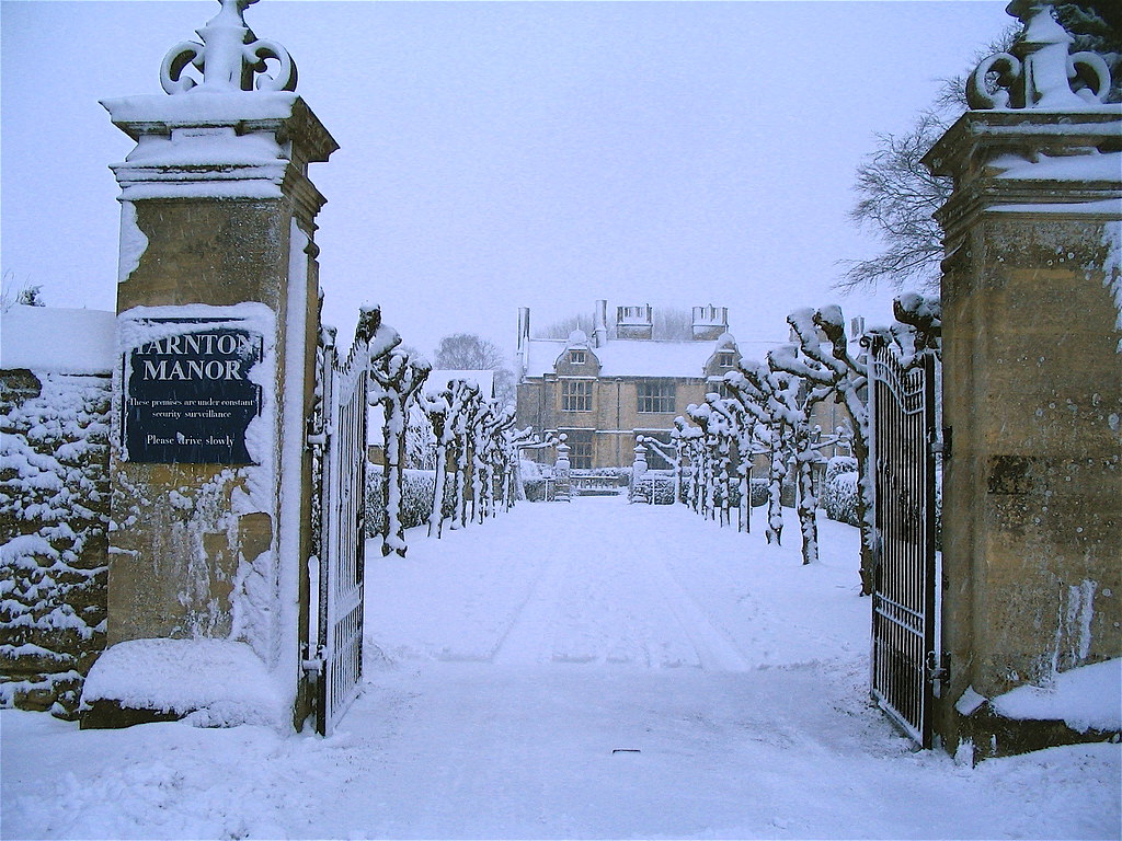 Yarnton Manor And here (link) is what it looks like in Spr