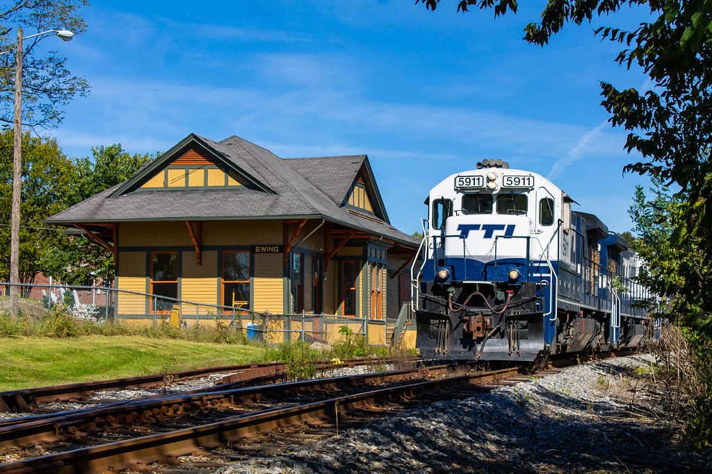 Better Days at Ewing,KY A quartet of TTI B367's cruise by… Flickr