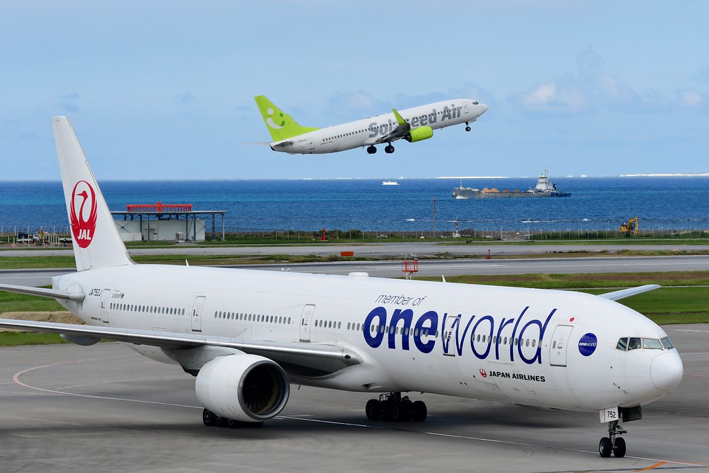 Japan Airlines OneWorld livery B777300 JA752J OKA Flickr