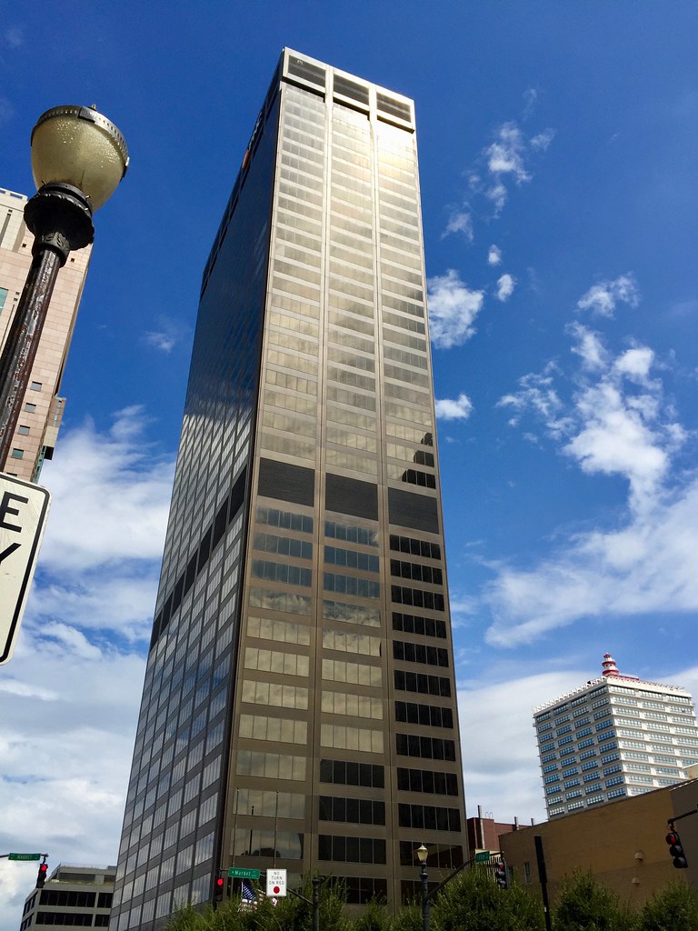 PNC Tower, Louisville, KY Warren LeMay Flickr