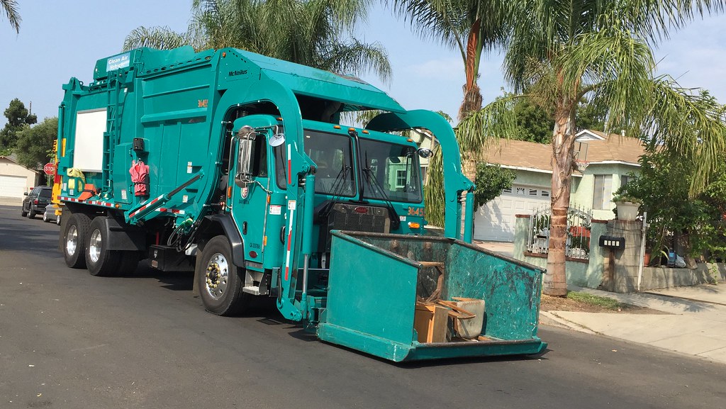 36455 Collecting Bulk (8/10/18) LA County Garbage Trucks Flickr
