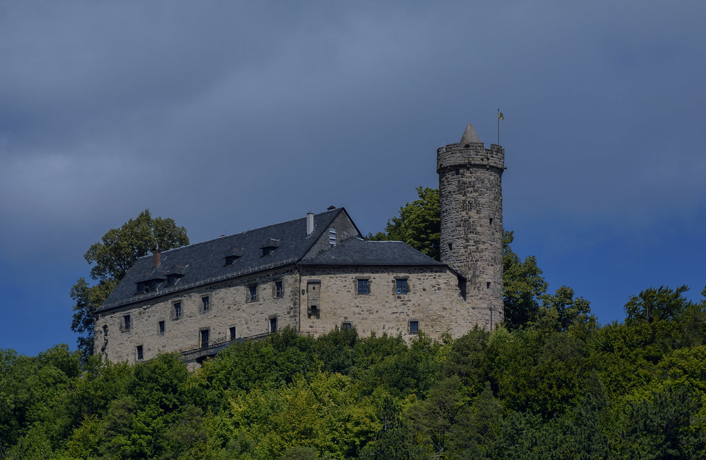 Burg Greifenstein "Die Burg Greifenstein ist eine mittelal… Flickr