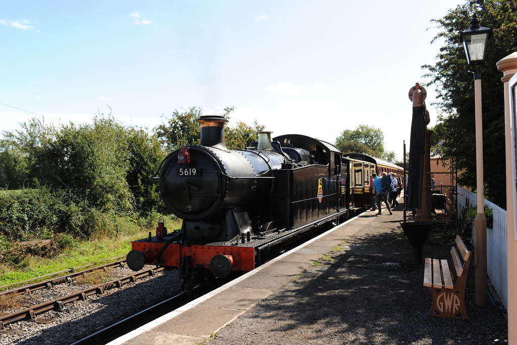 Blunsdon Station 09/09/18 GWR 062T 5619 operating on the… Flickr