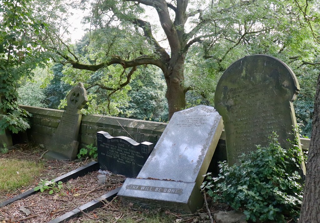 Farnley Cemetery Elaine McLellan Flickr