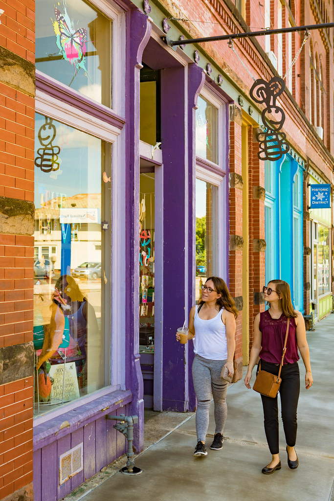 nelsonville7820 Window shopping in Nelsonville, Ohio FarFlungTravels Flickr
