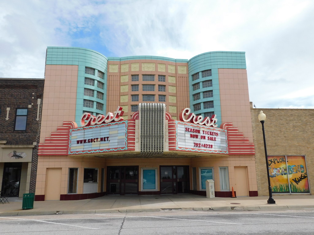 The Crest Theatre Great Bend, Kansas Constructed in 1950 i… Flickr