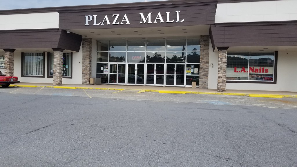 Plaza Mall Beckley, WV August 2018 Mike Kalasnik Flickr