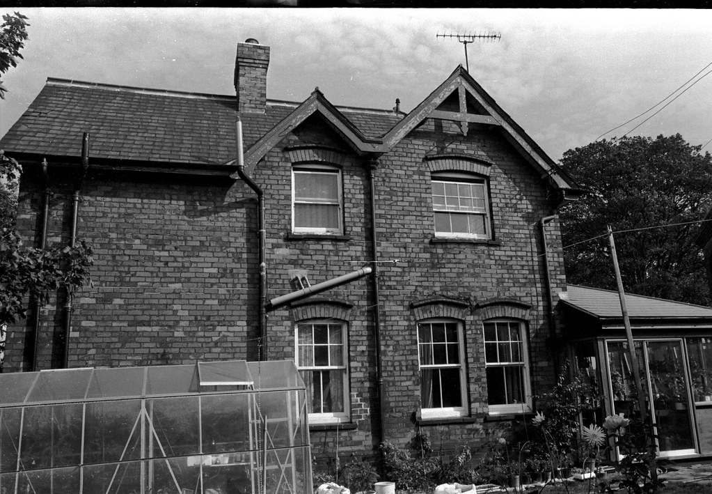 KRS1243 Ollerton stationmasters house Oct 1985 kevin smith Flickr