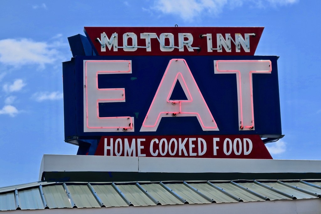 Motor Inn Truck Stop, Mendon, OH Neon sign atop the Motor … Flickr