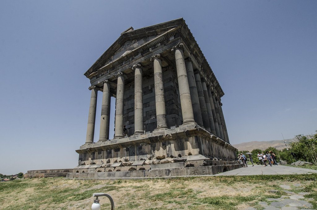Armenia Il Tempio periptero sul podio di Garni ( del 77 d.C. ) Un