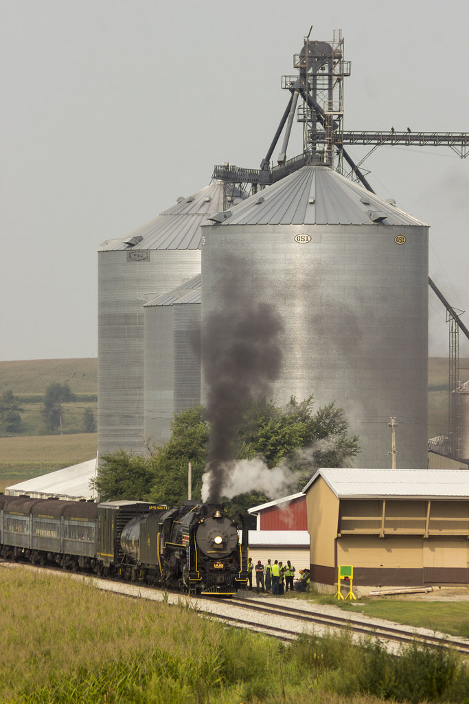 Brooklyn, Iowa Iowa Interstate QJ 6988 simmers at Brooklyn… Flickr