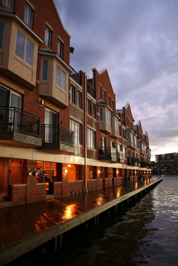IMG_2805REV.jpg Pier homes along the Waterfront Promenade.… Flickr