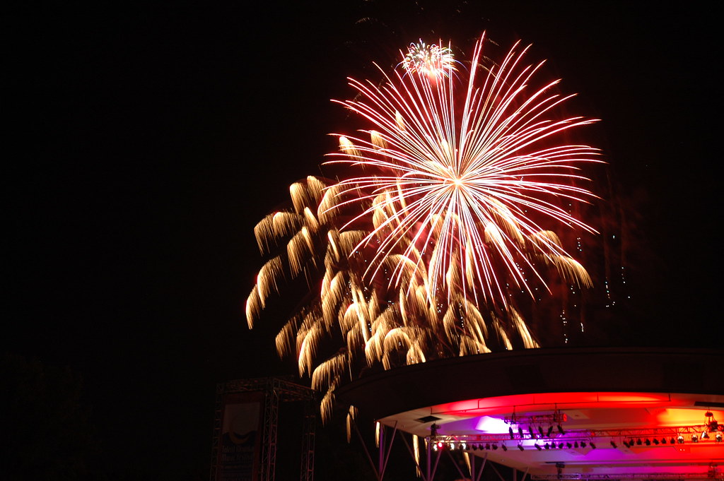 Fireworks over Simsbury Bandshell simsbury119 Flickr