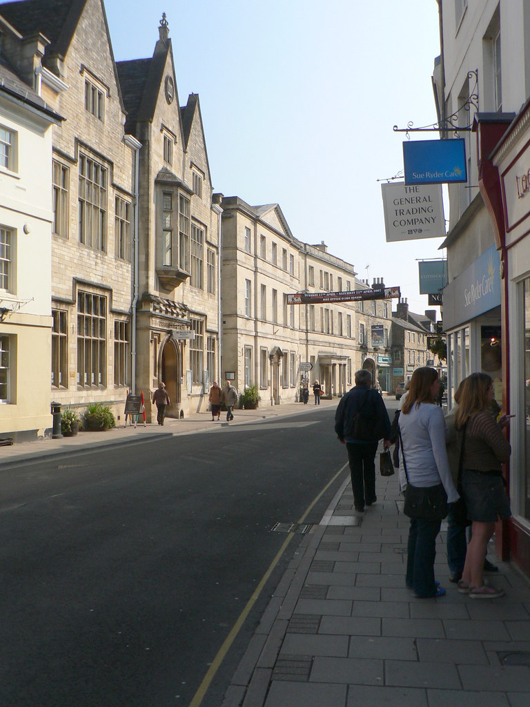 UK 2007 Cirencester (5) lapillus Flickr