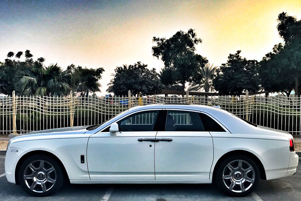 Hire a Luxury Car from VIP Car Rental Roaming in a luxury … Flickr