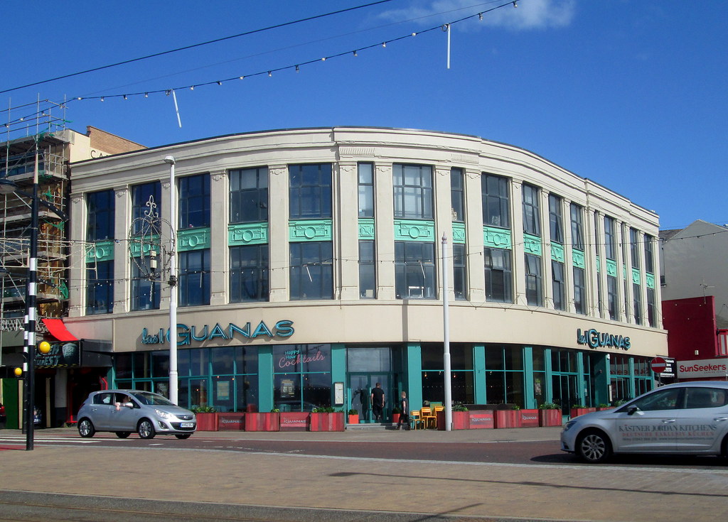Art Deco Style in Blackpool Las Iguanas. Nice curved front… Flickr
