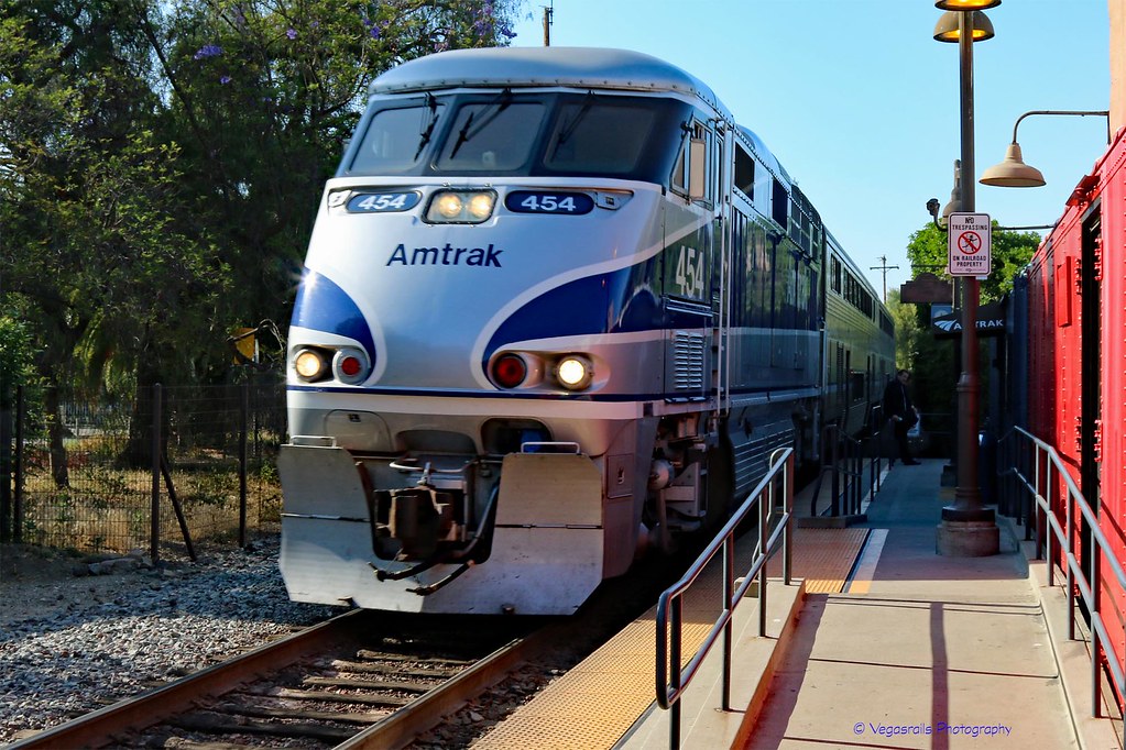 Pacific Surfliner 580 at San Juan Capistrano Station, Cali… Flickr
