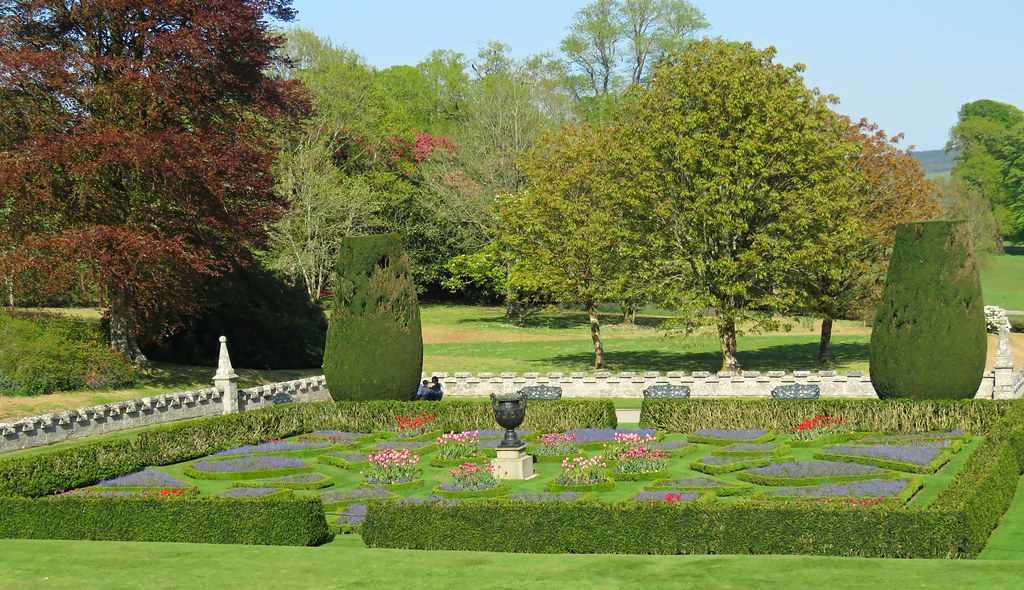 Garden Beds! Sights at the NT house and gardens at Lanhydr… Kim