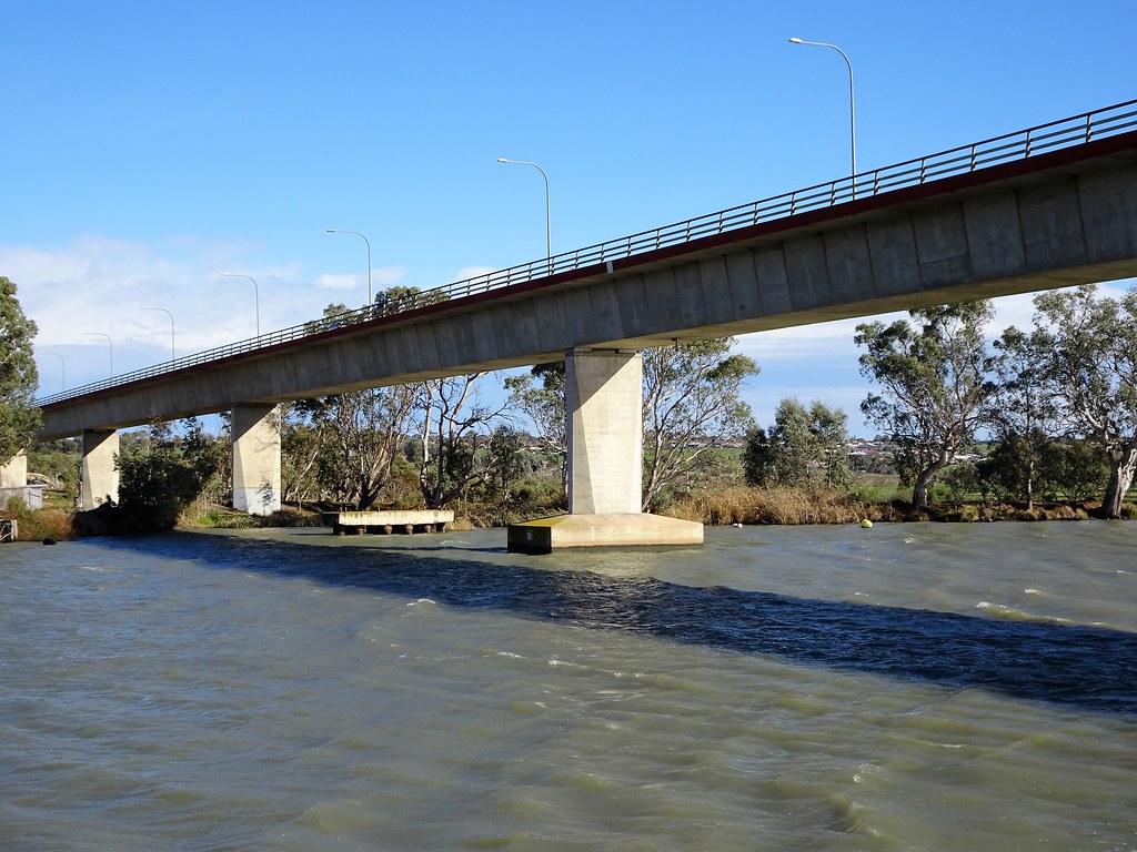 Murray Bridge. Part of Swanport Bridge across the River Mu… Flickr