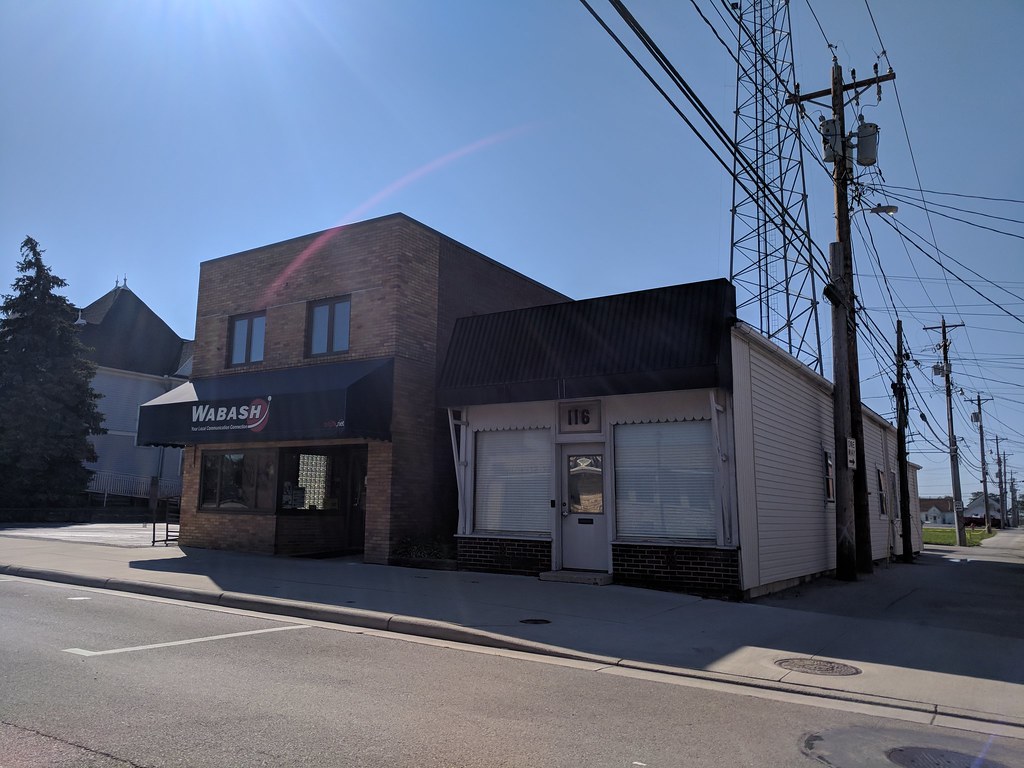 Commercial buildings Celina, Ohio The one on the left ho… Flickr