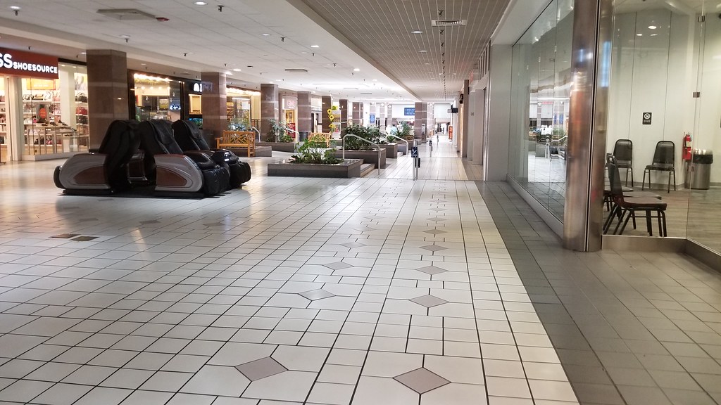 Colonial Park Mall Harrisburg, PA August 2018 Mike Kalasnik Flickr