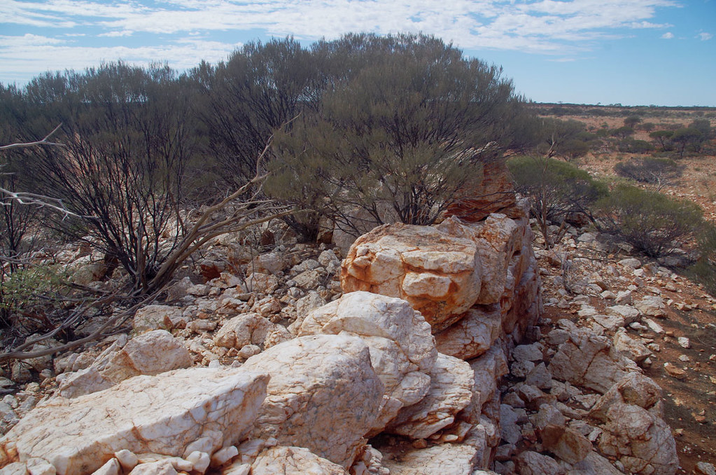 Quartz ridge, south of Wiluna, WA, 08/04/18 e21143a Russell Cumming Flickr