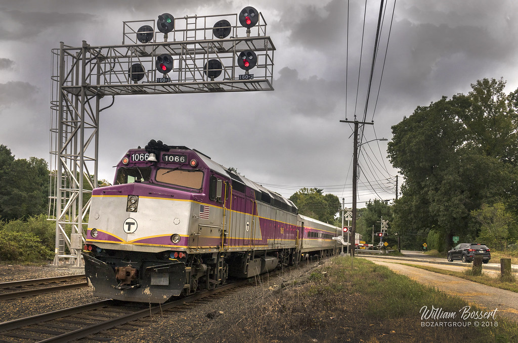 Lincoln Massachusetts MBTA train 418 MBTA train 418 cros… Flickr