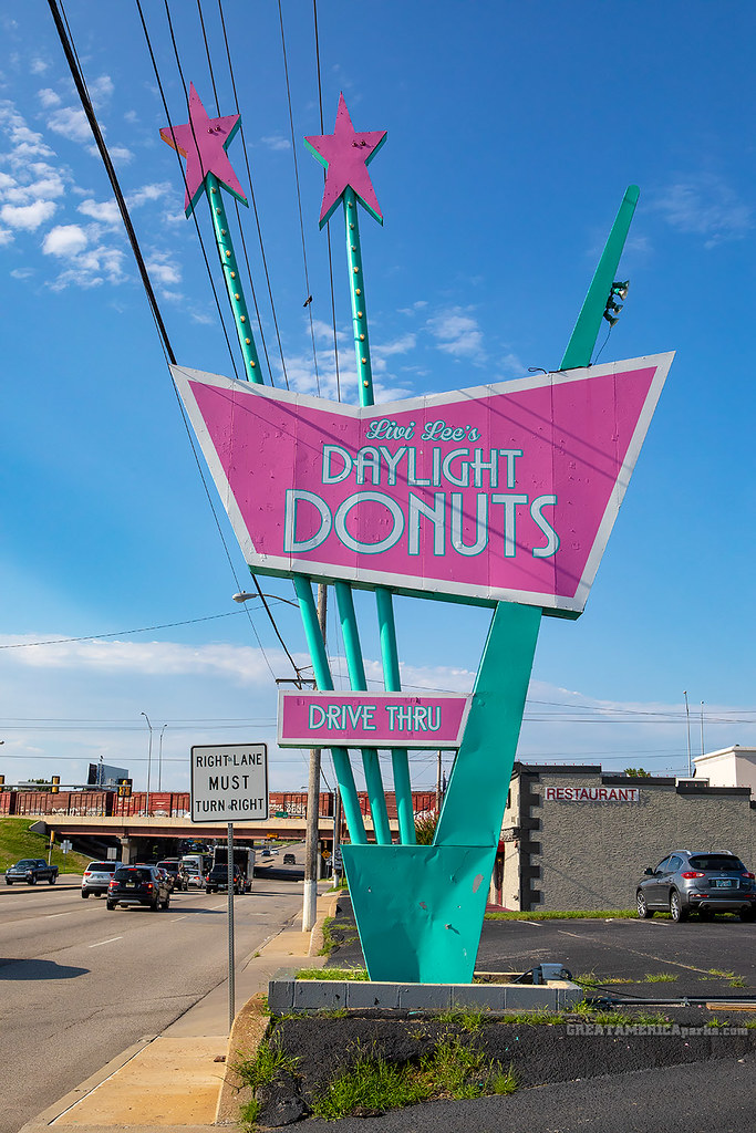Daylight Donuts' new color scheme a photo on Flickriver