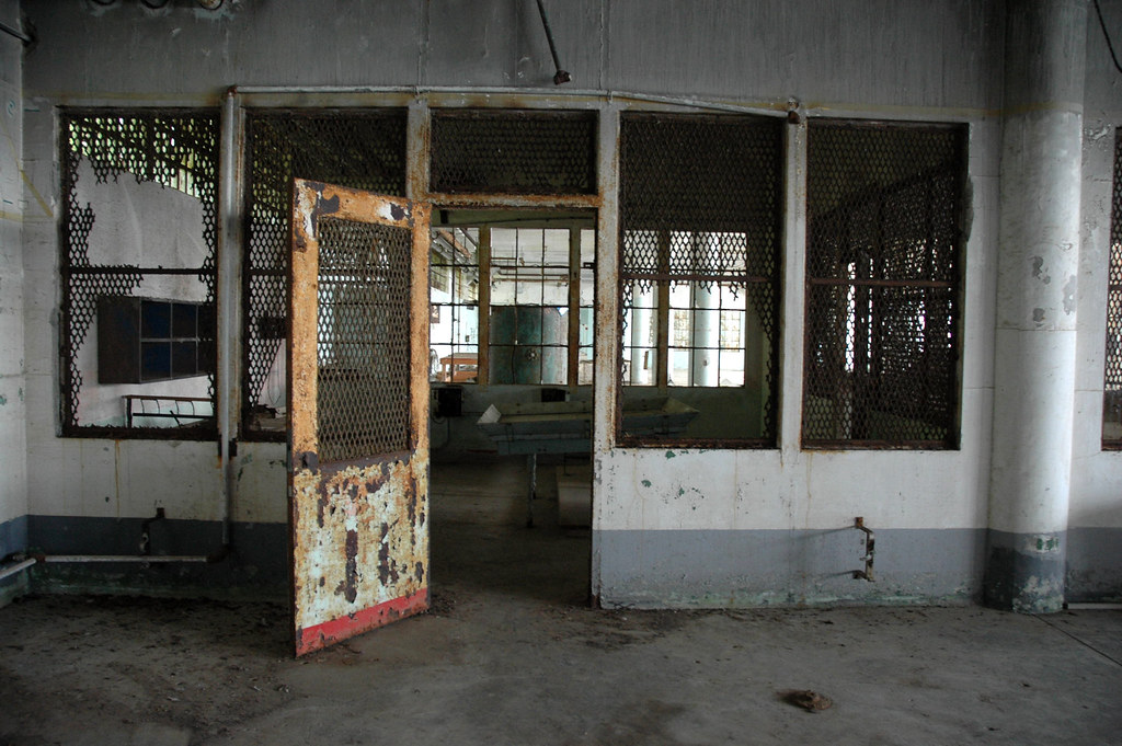 alcatraz007.jpg laundry room Jennifer McKay Flickr