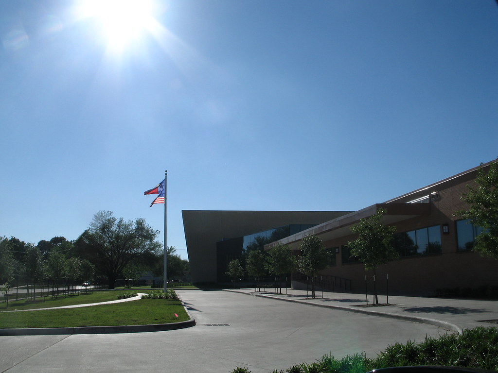 Nouveau Pershing Middle School Yes, a new modern middle sc… Flickr