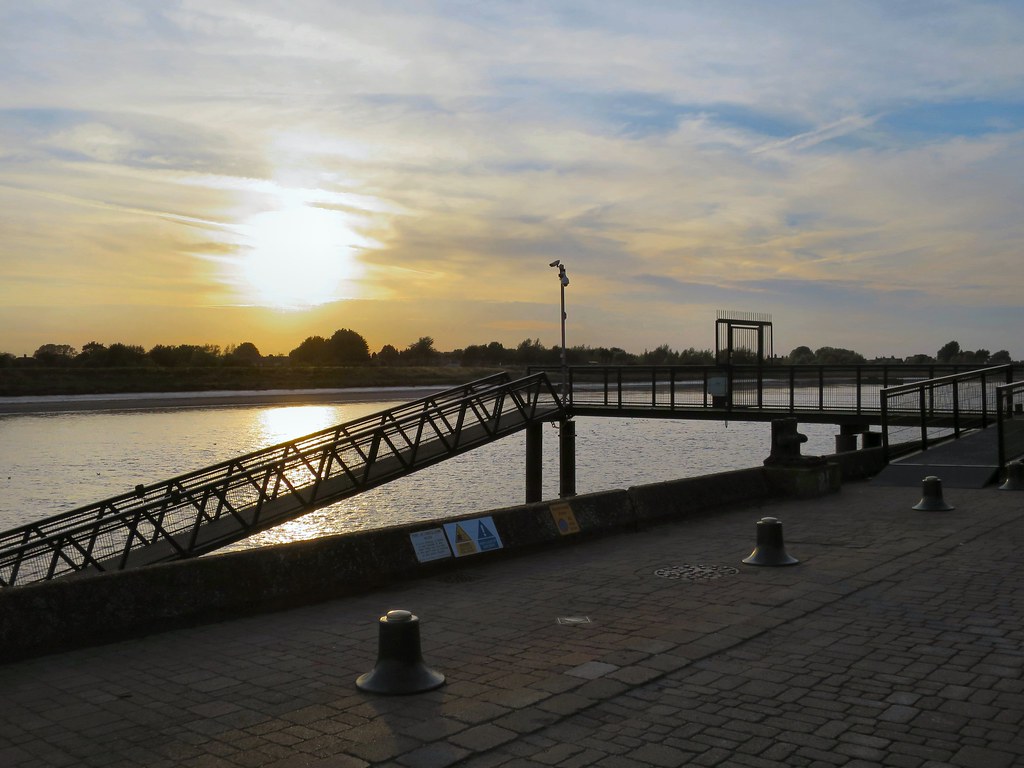 Great Ouse South Quay, King's Lynn 800 pm. View northwe… Flickr