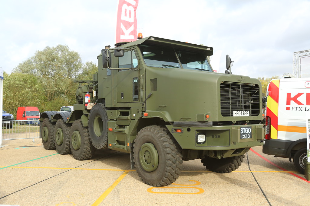 Oshkosh HET Oshkosh 1070F Heavy Equipment Transporter trac… dyvroeth Flickr