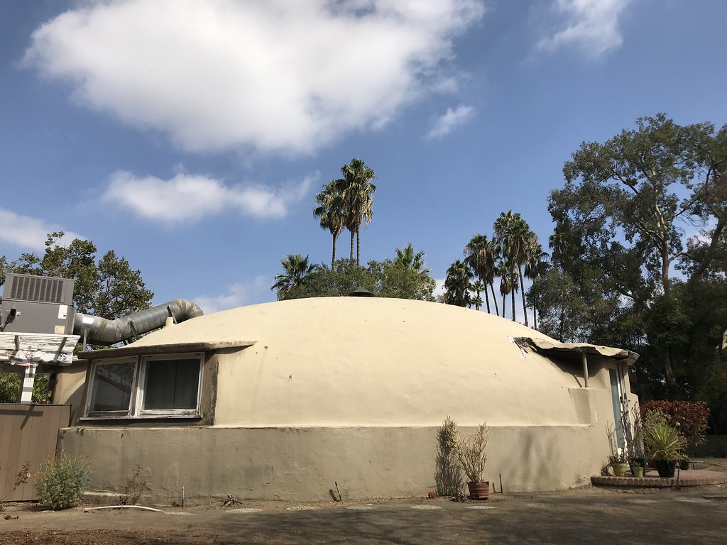 Bubble House by Wallace Neff, Pasadena. CMonster Flickr