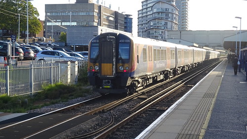 2L51 1642 London Waterloo to Basingstoke Class 450037 and … Flickr