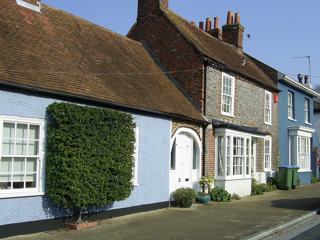 Castle Street, Portchester How's that for topiary? A com… Flickr