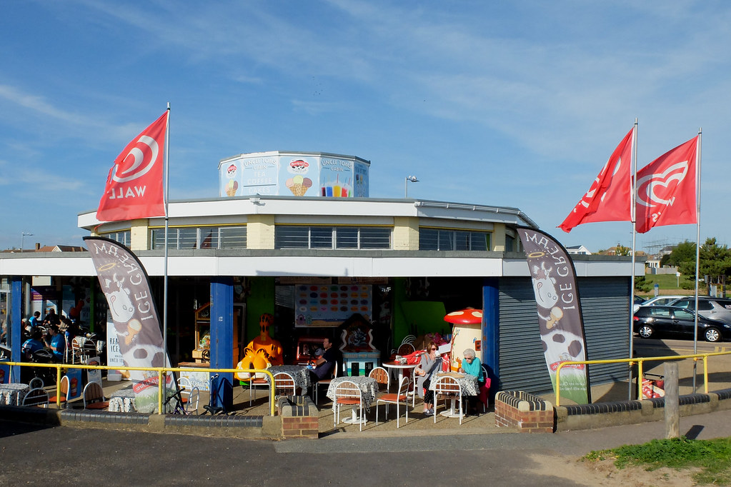 Shoebury Beach Uncle Tom's Cabin This little café has be… Flickr