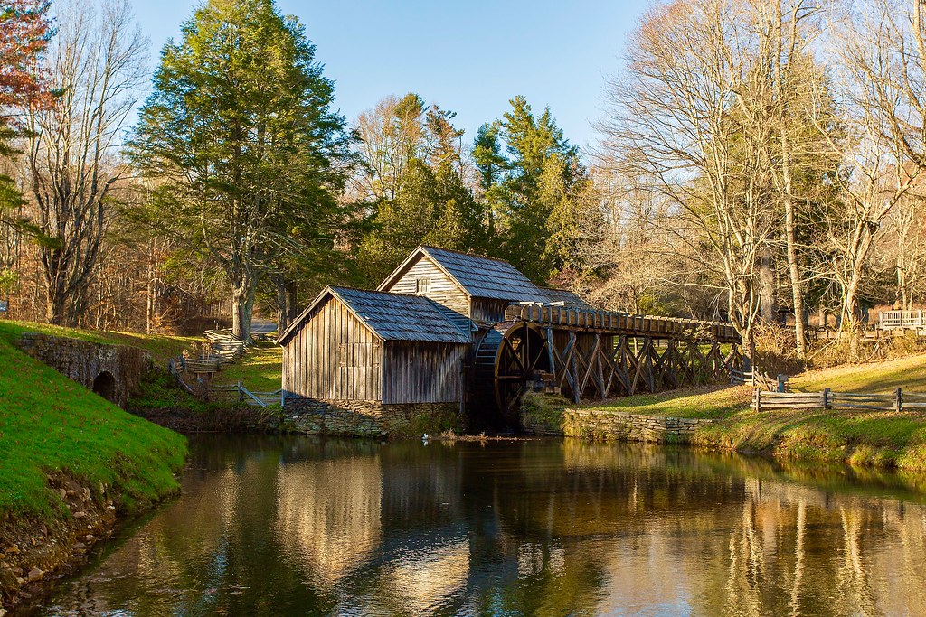 Elevation of Rhododendron Rd, Ararat, VA, USA Topographic Map