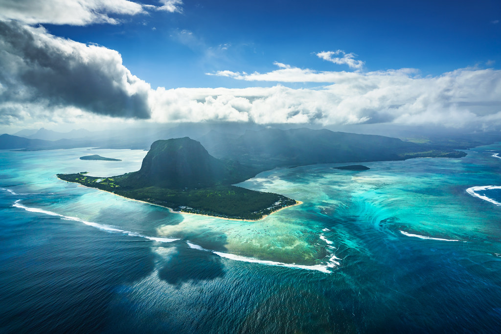 The Underwater Waterfall (DSC9692) Le Morne, Mauritius Off… Flickr