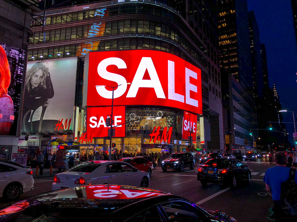 SALE, SALE, SALE at H&M Store, Broadway, Times Square NY… Flickr